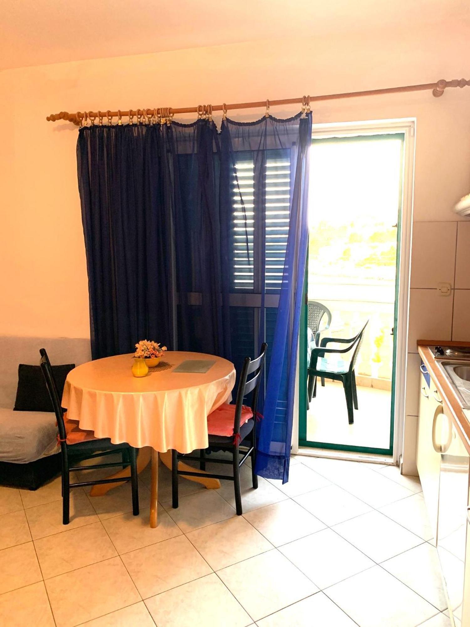 Apartments Bilo - Jela & Ivan Dolac Ngoại thất bức ảnh